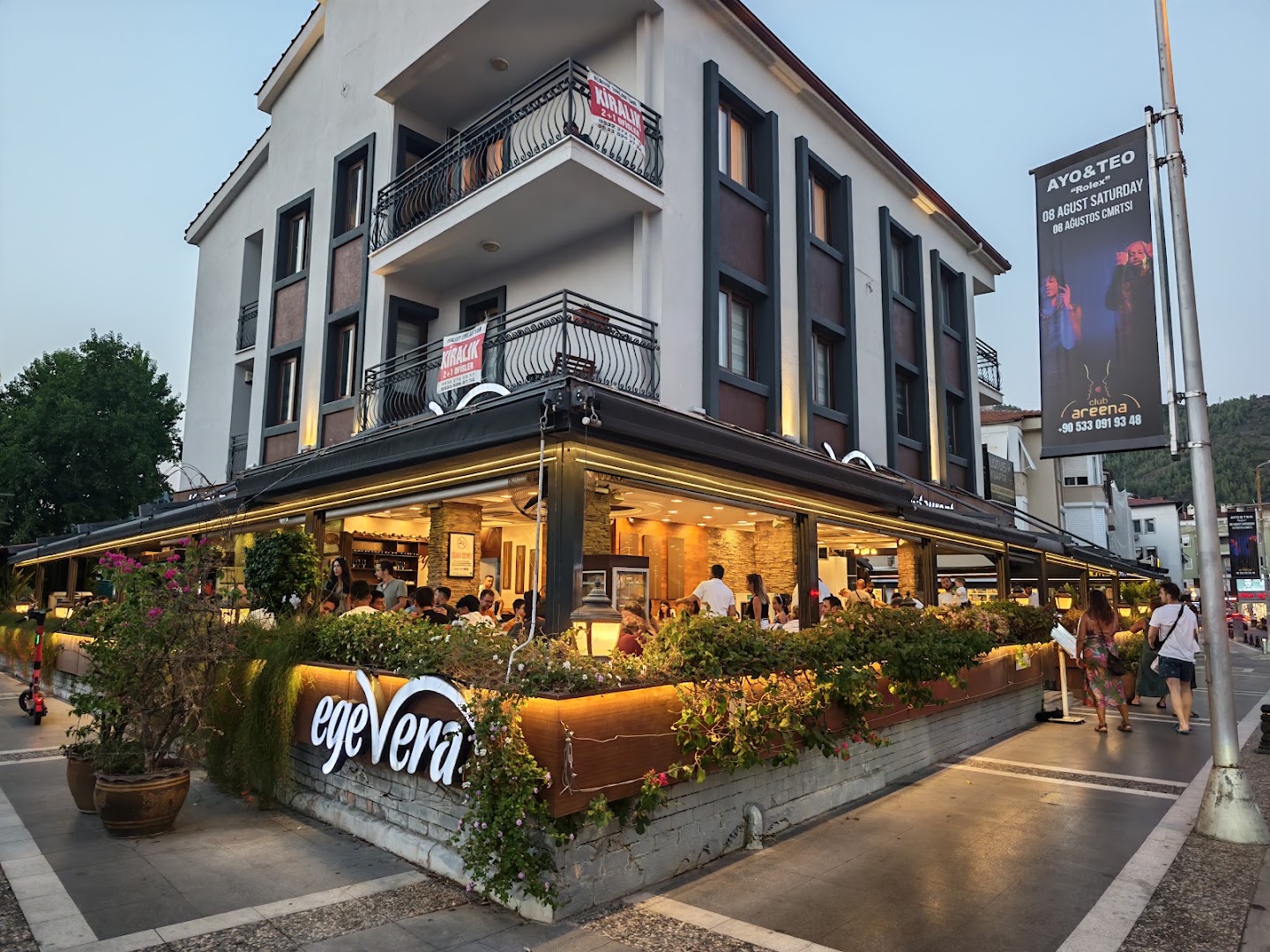EgeVera: clear shot of restaurant exterior