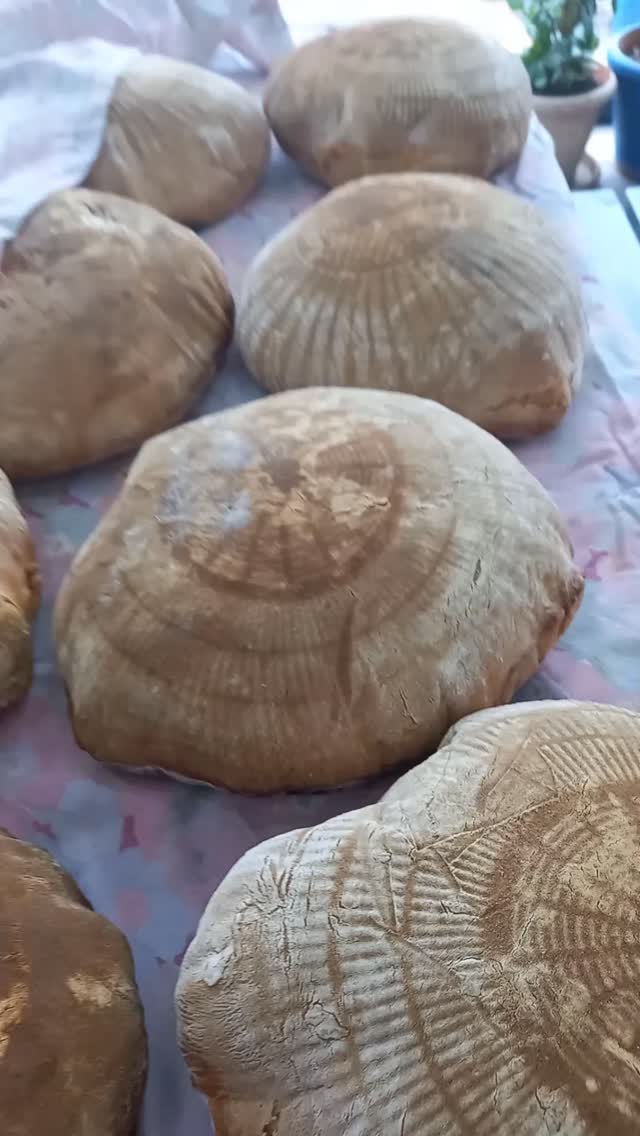 Gözlemeci Güler Abla: appetizing photo of fresh bread