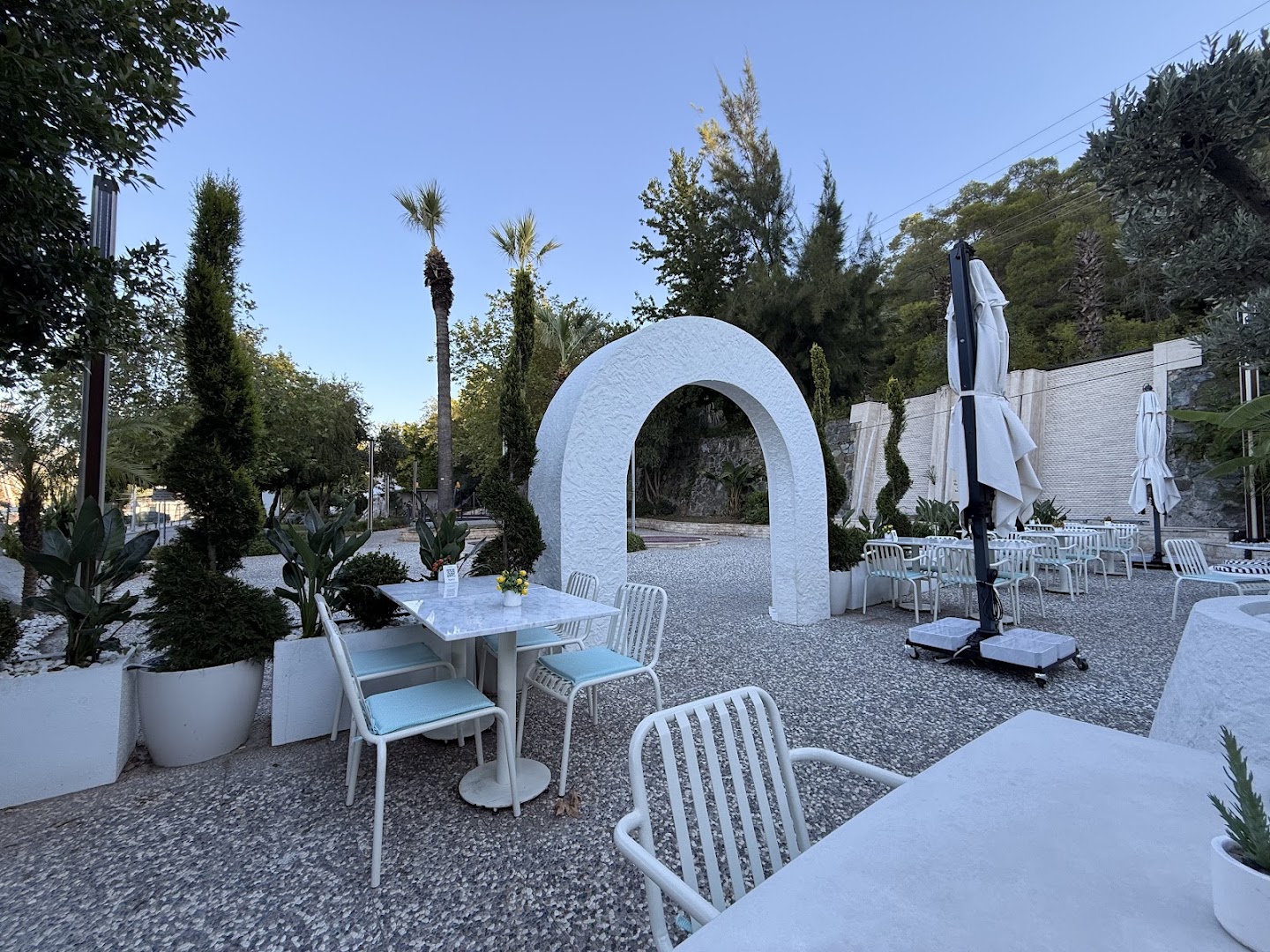 Maree Cafe: attractive outdoor seating area photo