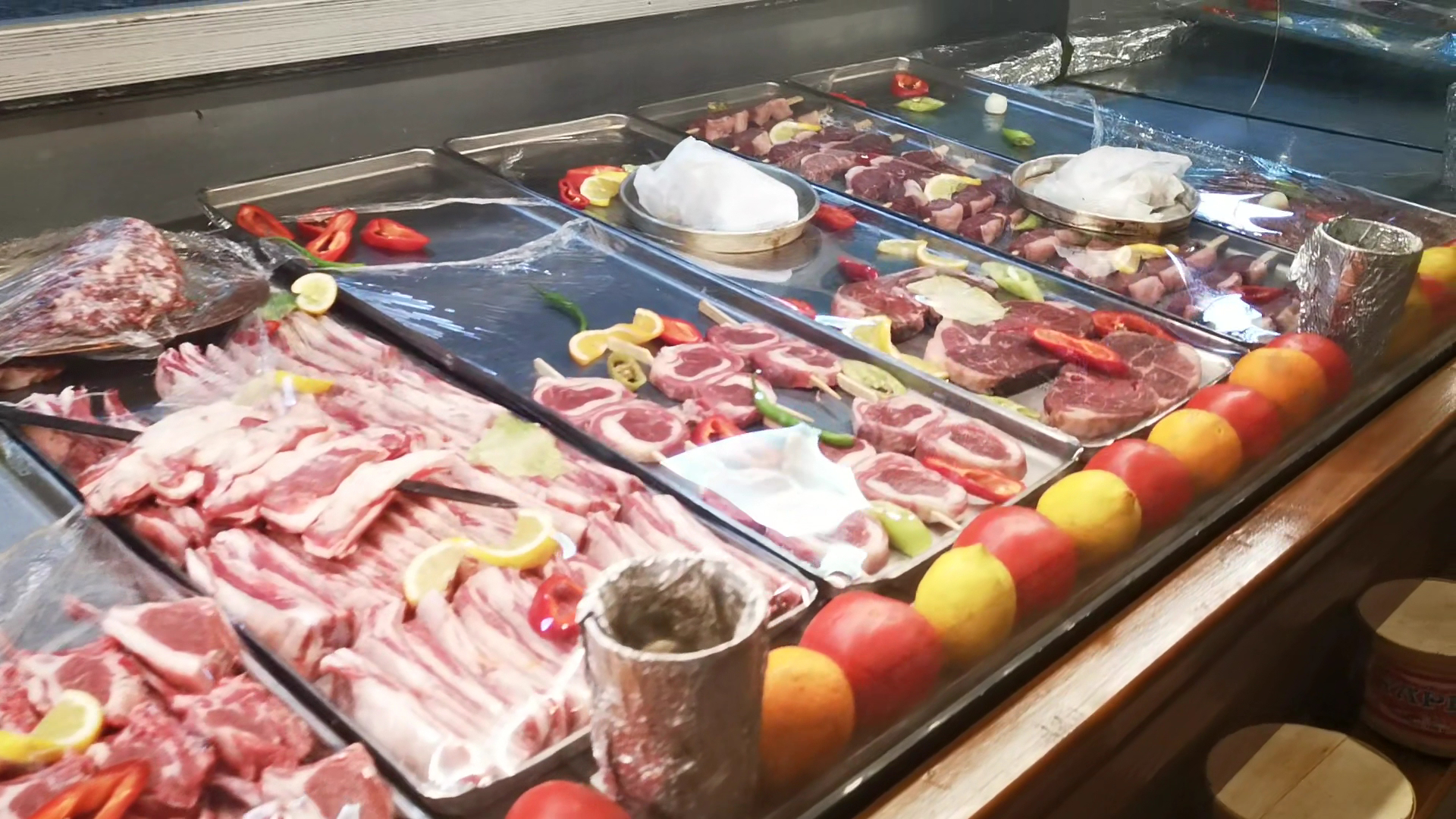 Memed Ocakbaşı: appetizing display of fresh meat