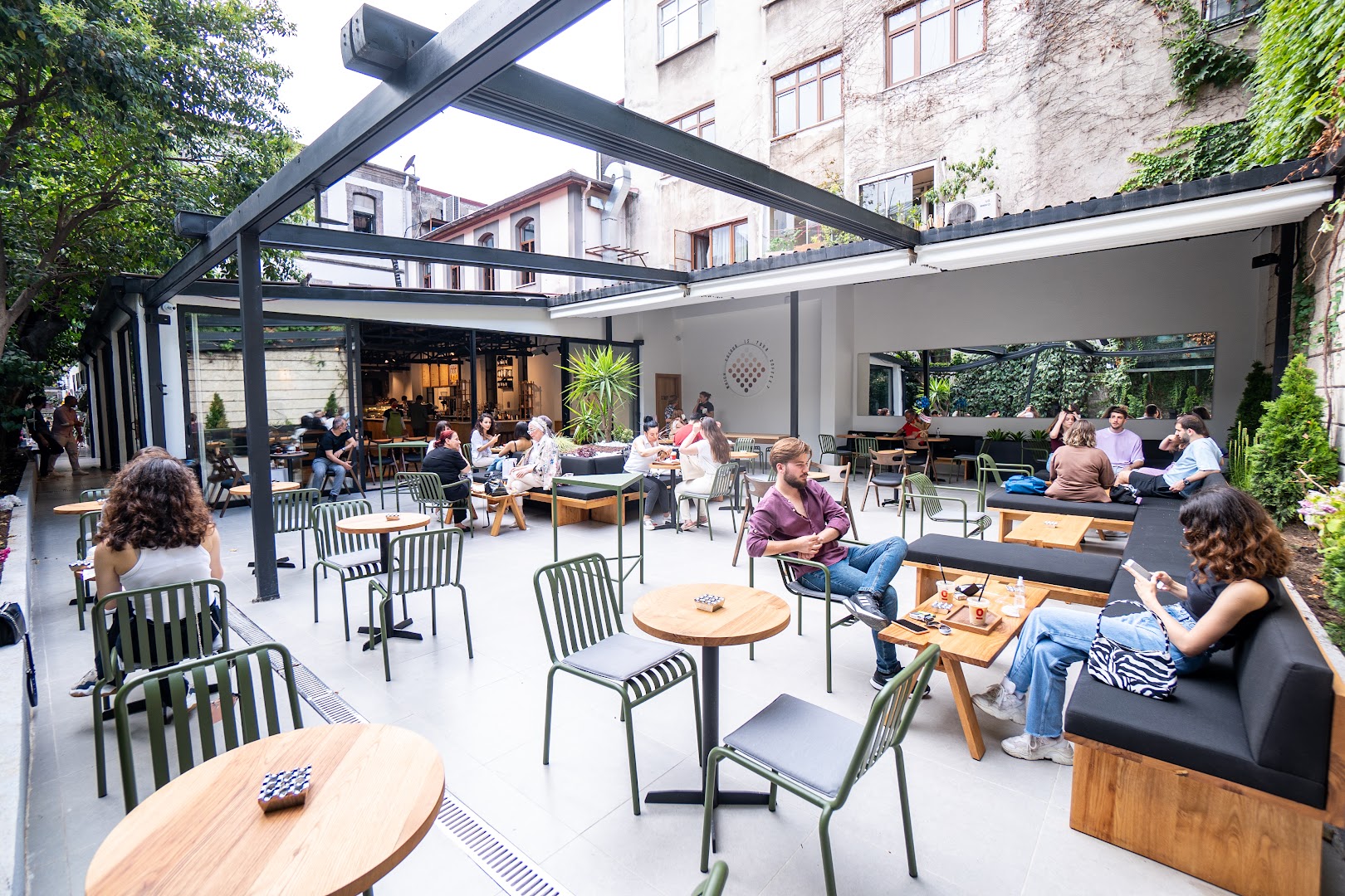 Espressolab: inviting and professional venue shot