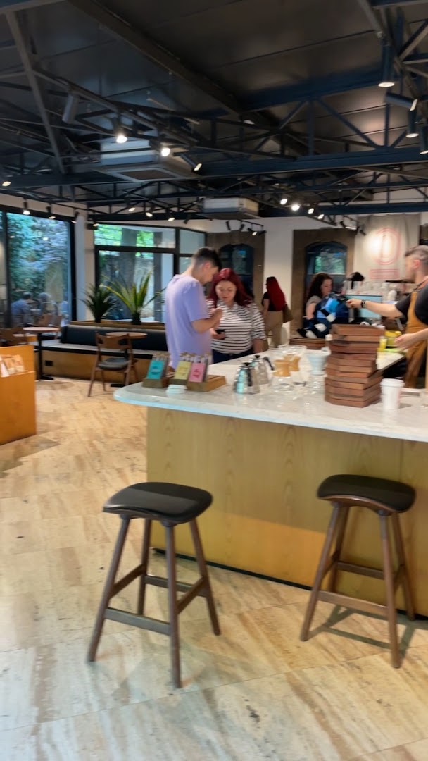 Espressolab: clear shot of cafe interior