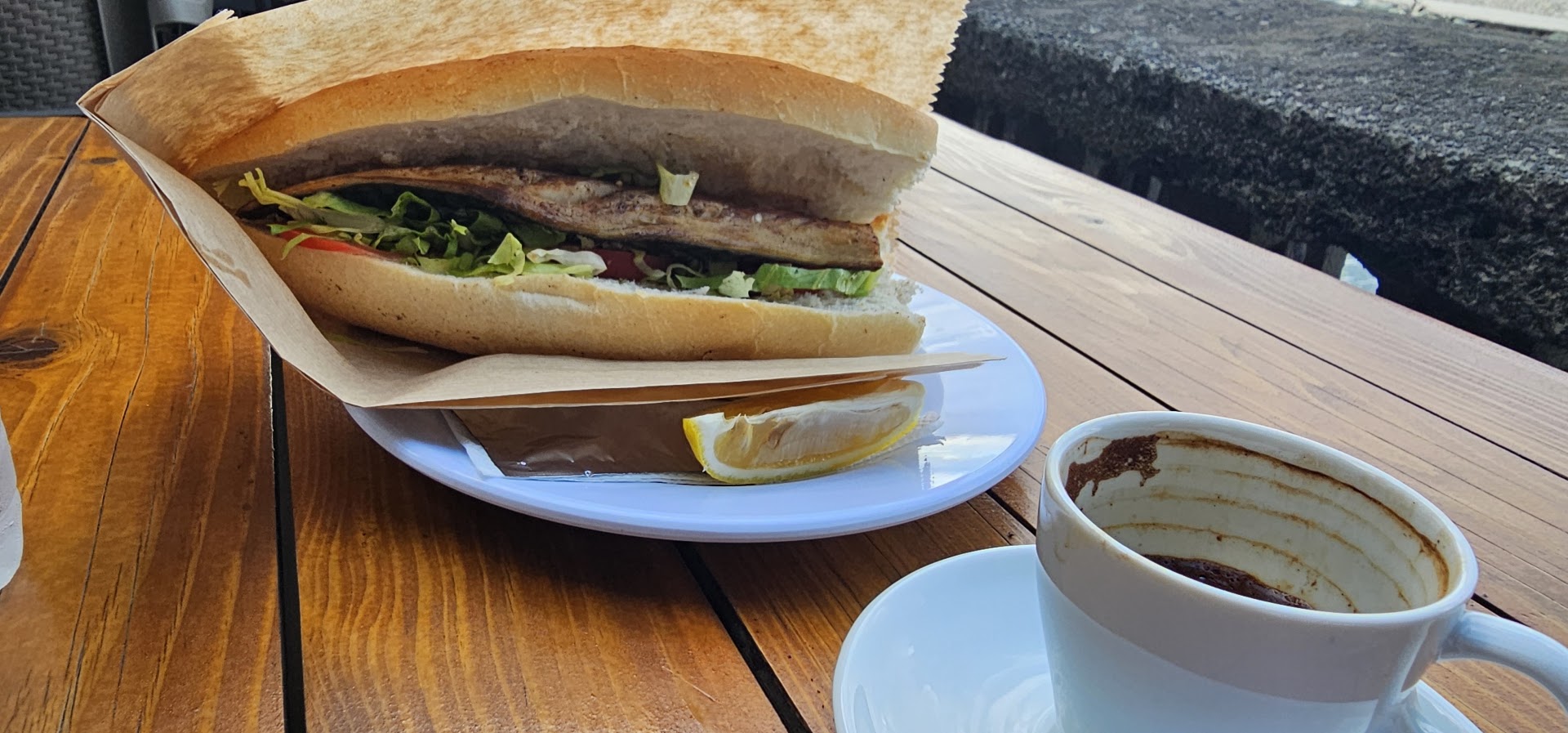 Ganita Balık Ekmek: appetizing food and drink photo