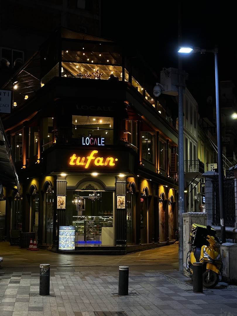 Locale by Tufan: professional night shot of venue