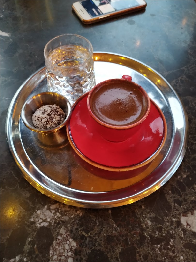 Locale by Tufan: appetizing presentation of coffee service