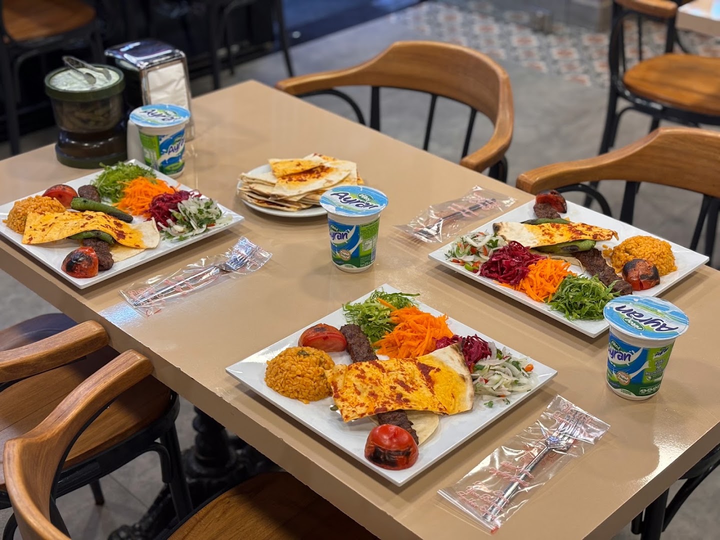 Uzunsokak Ocakbaşı: appetizing food presentation and quality