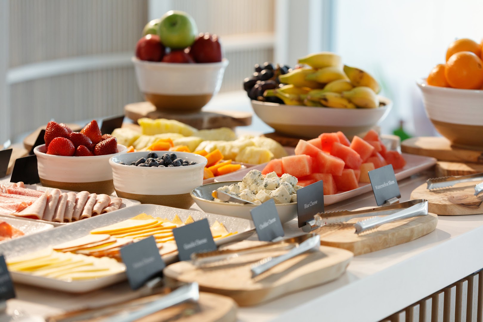 Hotel Indigo Turks & Caicos Grace Bay: appetizing hotel breakfast buffet display
