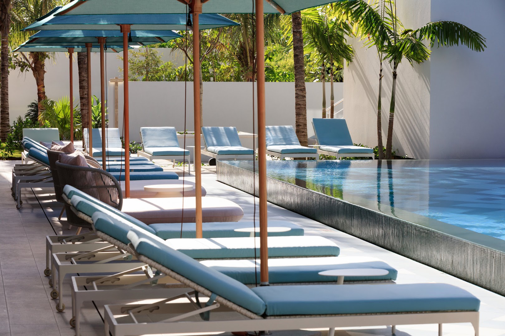Hotel Indigo Turks & Caicos Grace Bay: attractive, high-quality pool area photo