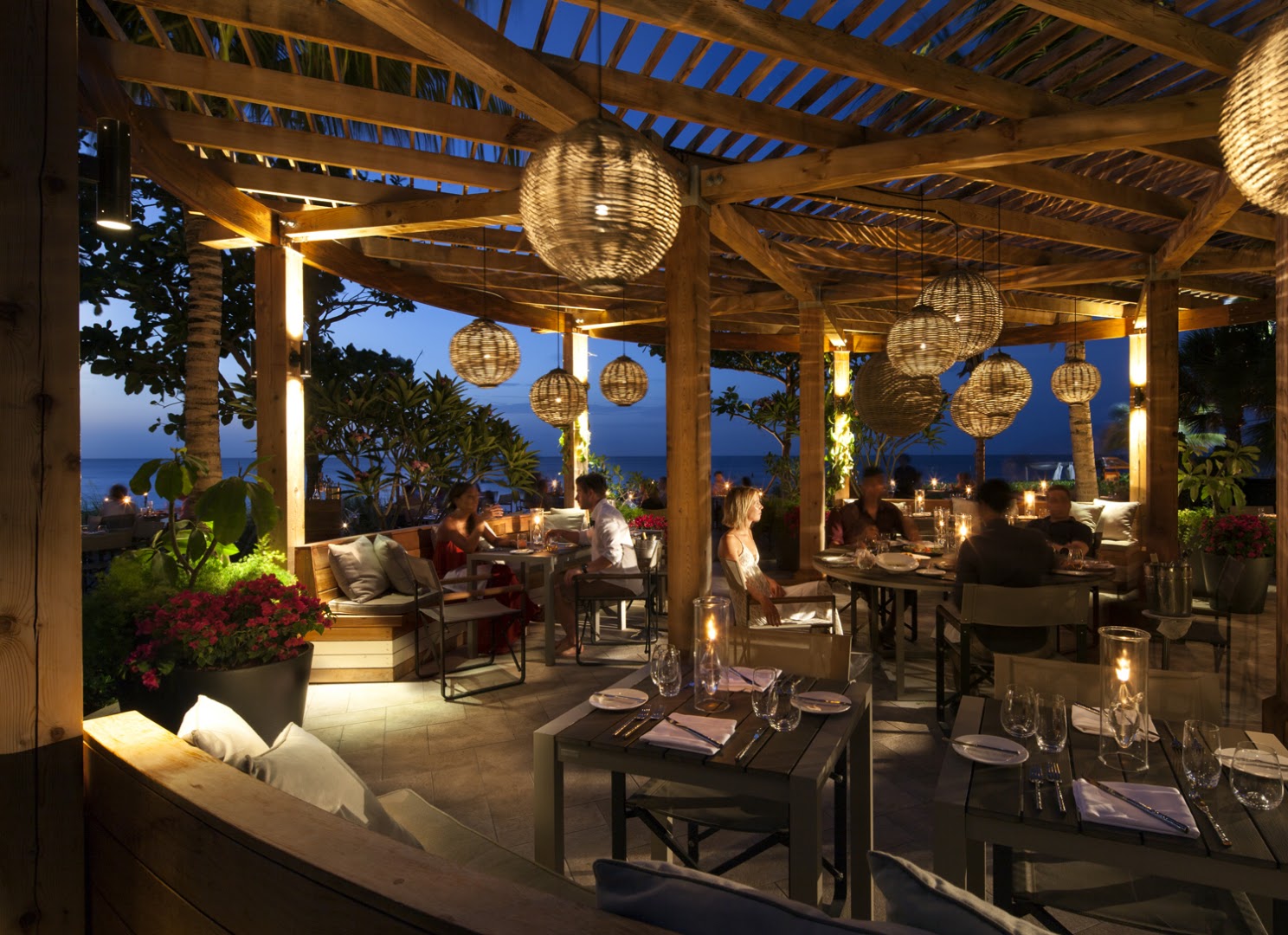Infiniti Restaurant & Raw Bar: beautiful atmosphere and professional photography