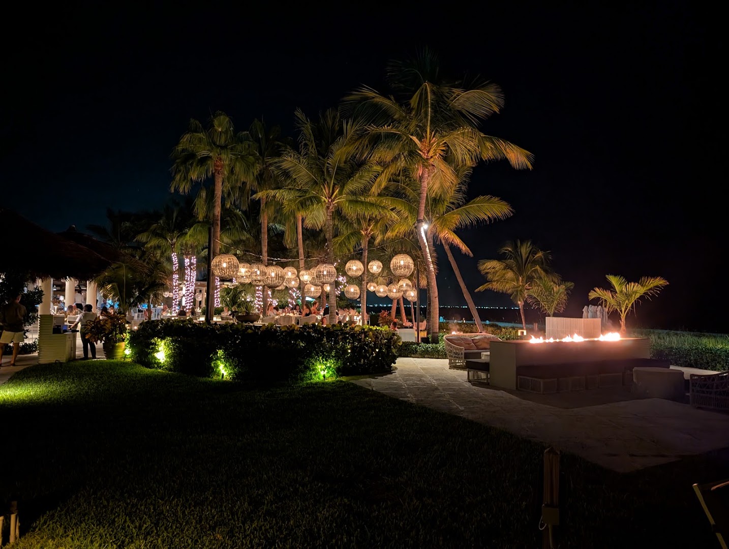 Infiniti Restaurant & Raw Bar: beautiful atmospheric night shot