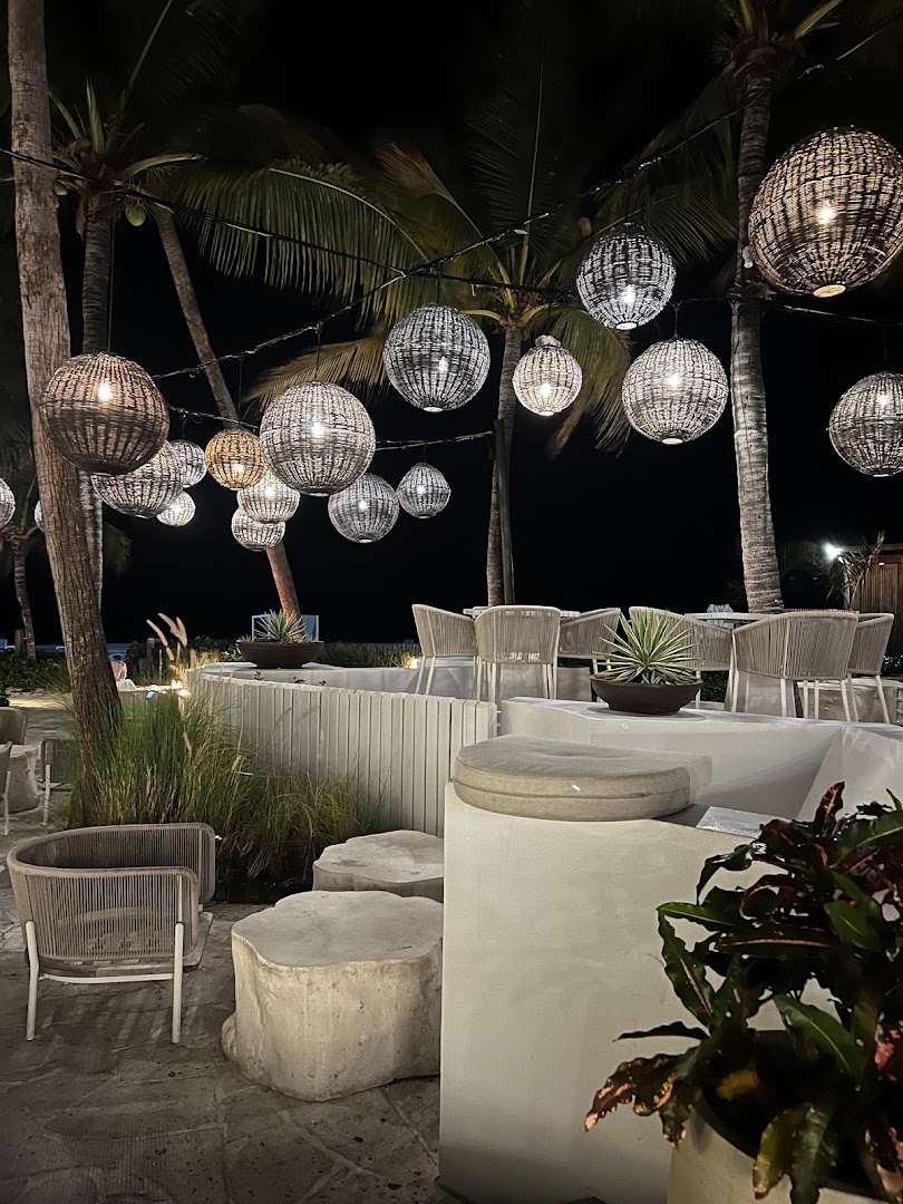 Infiniti Restaurant & Raw Bar: beautiful atmospheric evening terrace shot