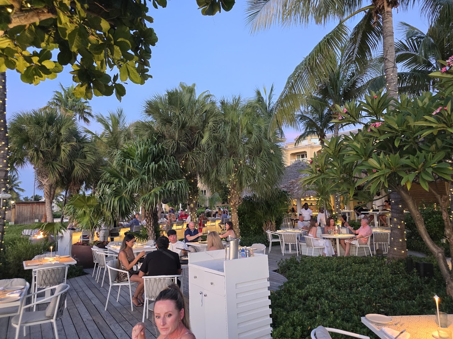 Infiniti Restaurant & Raw Bar: inviting atmosphere and professional quality