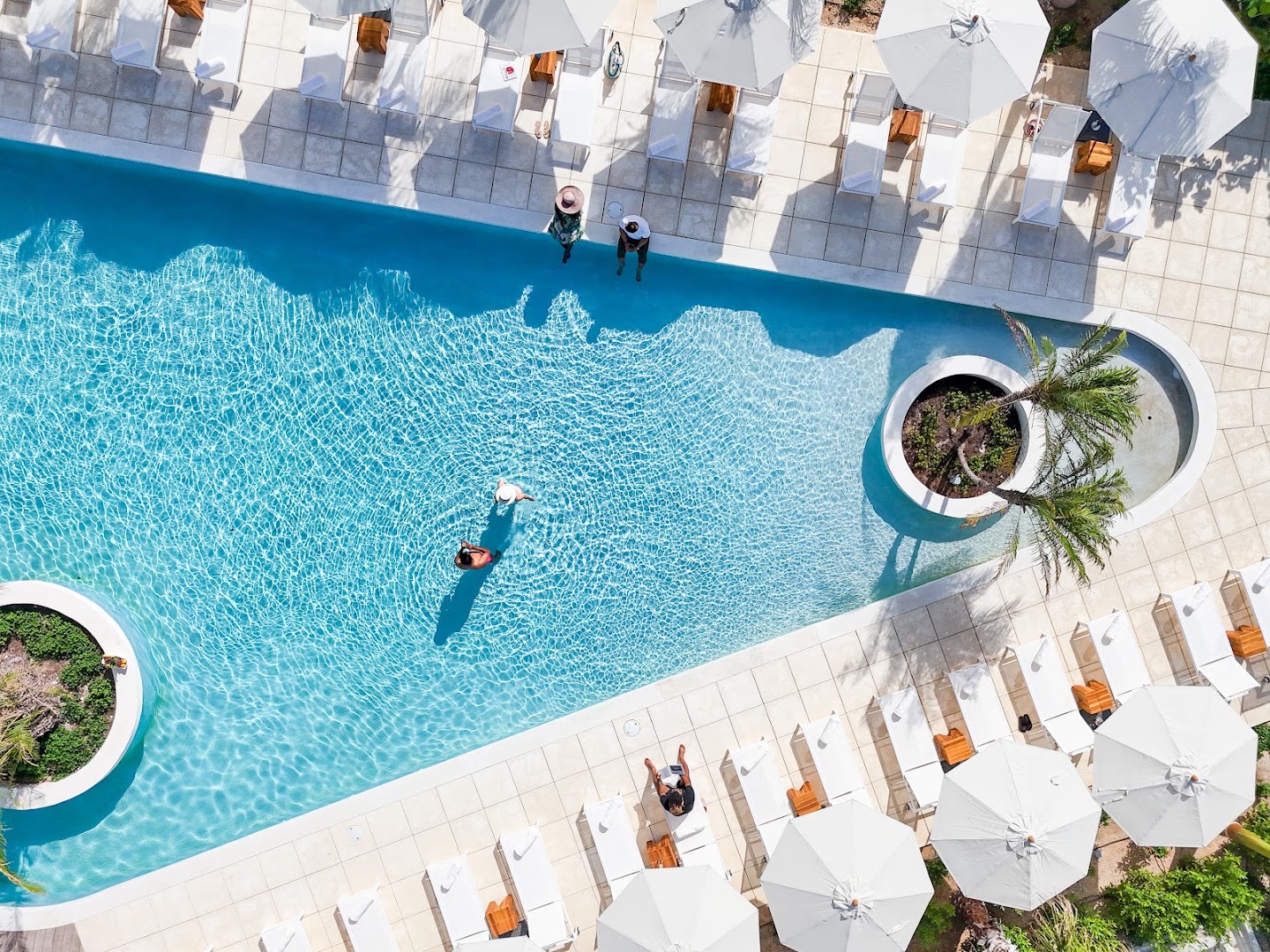 South Bank Resort: high quality aerial pool shot