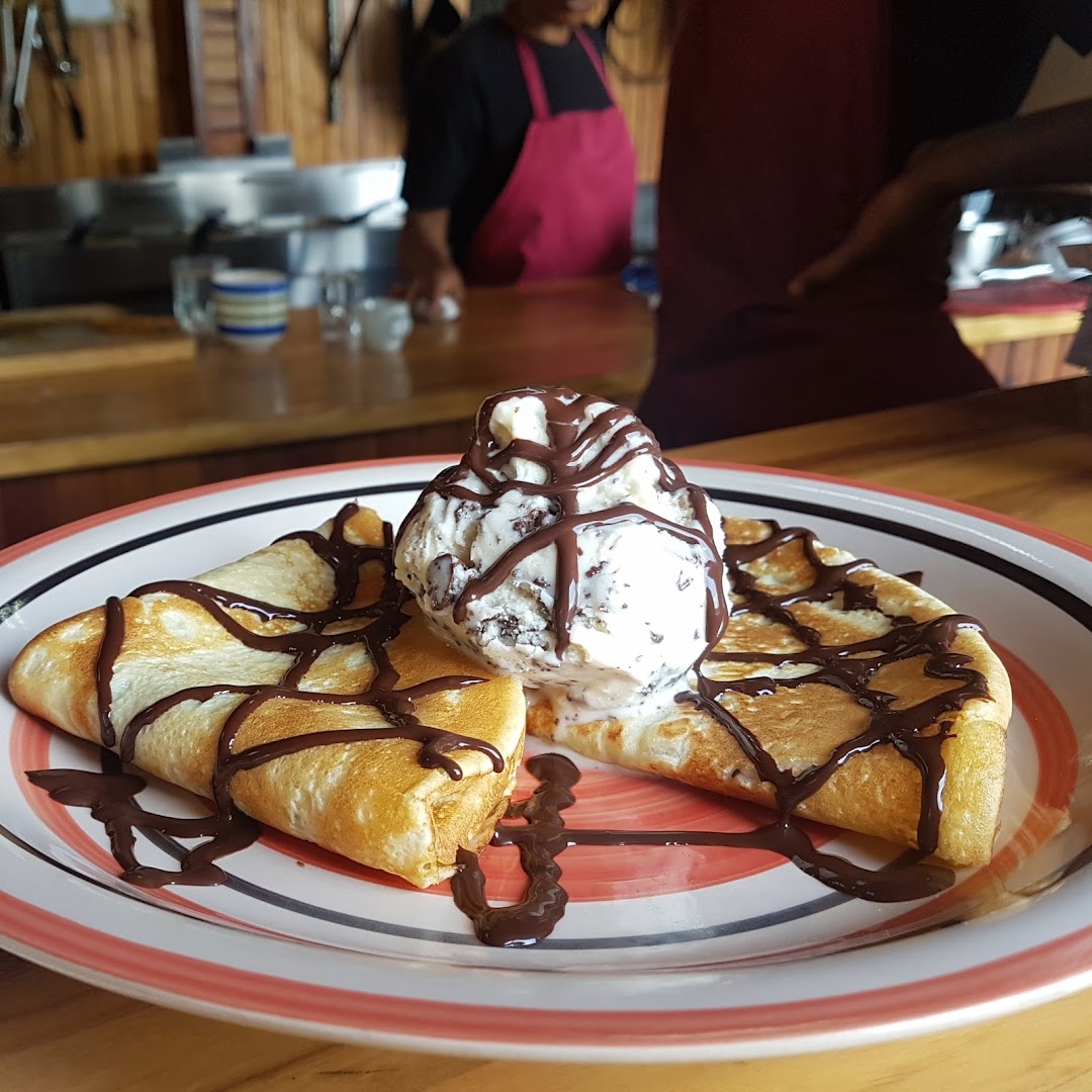 Everybody's Kitchen (EBK): appetizing photo of served dessert