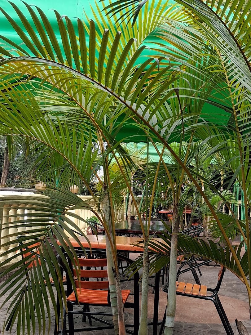 Gardens Restaurant, Cafe & Art Gallery: inviting restaurant terrace atmosphere