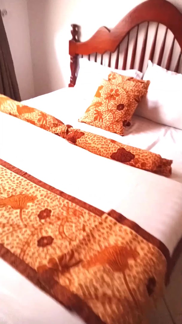 Riverside Resort Hotel Kabale: clear photo of hotel room