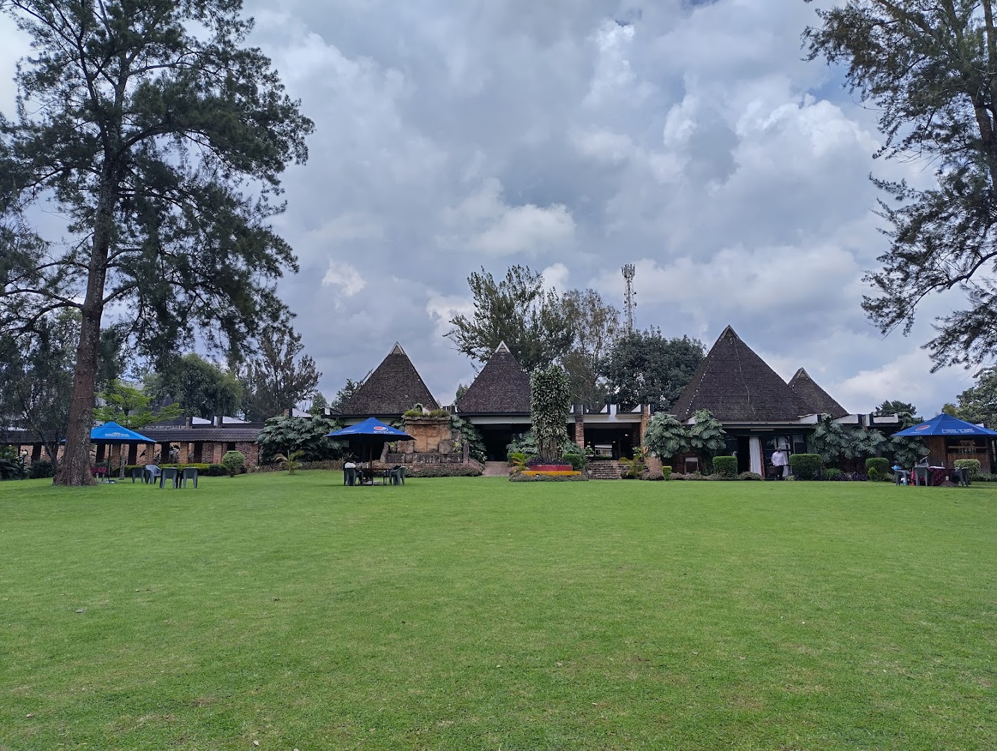 White Horse Inn: clear exterior view of venue