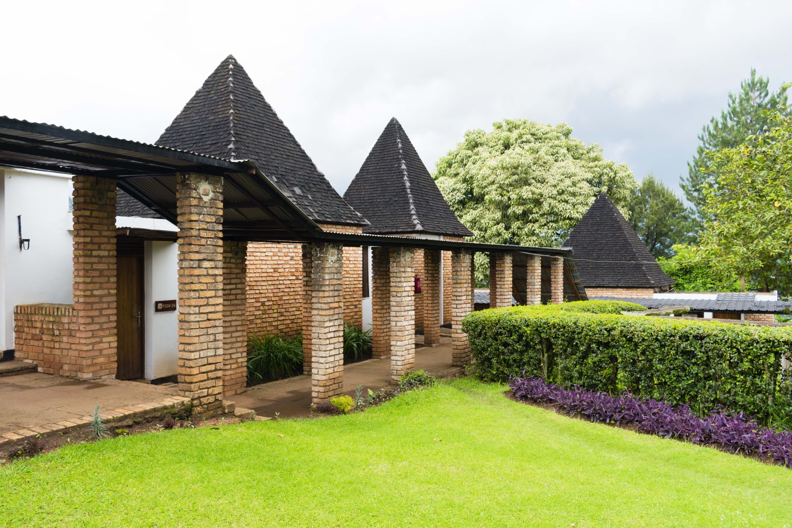 White Horse Inn: clear exterior shot of venue