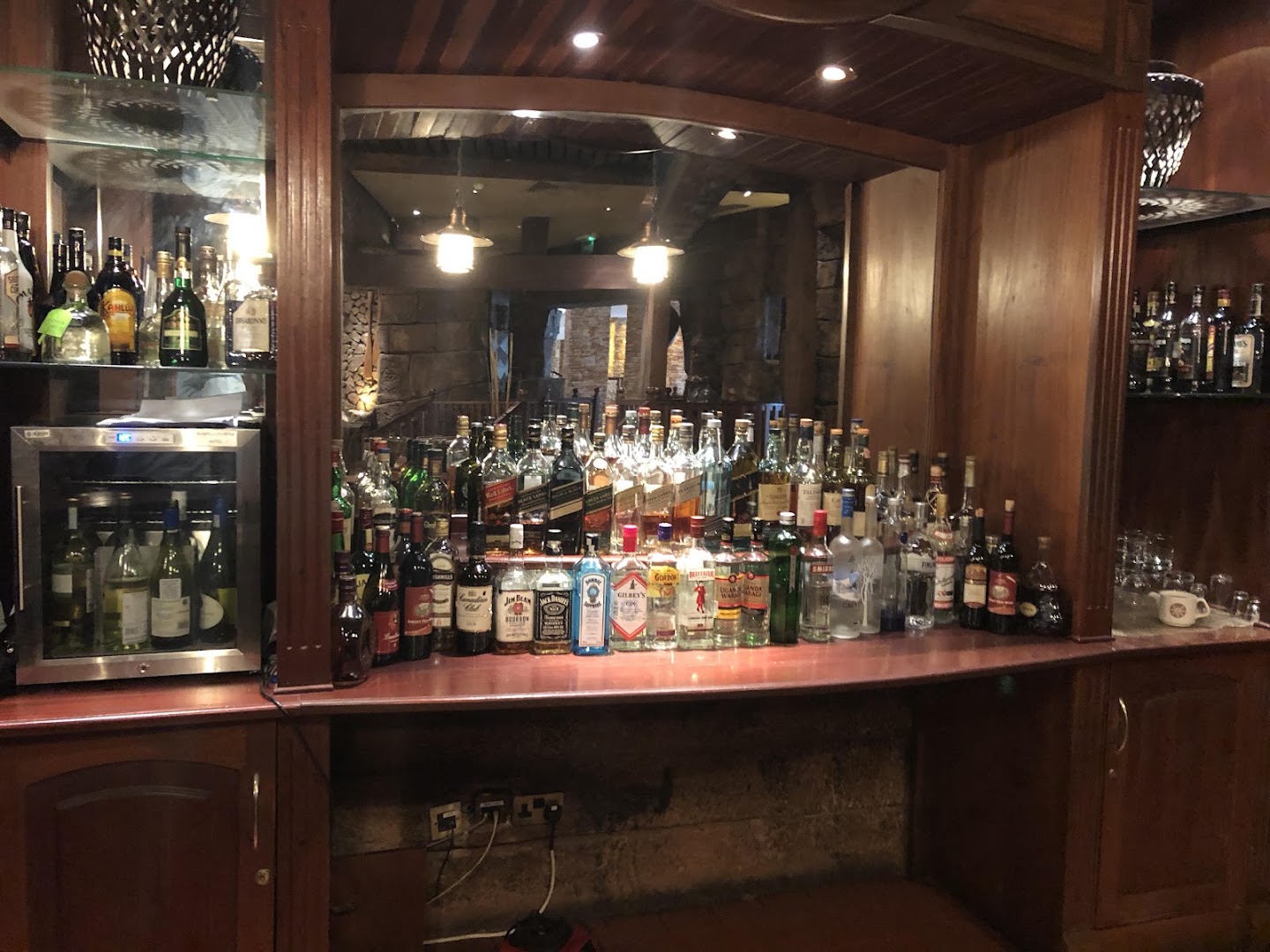 Explorer Restaurant: clear photo of bar area