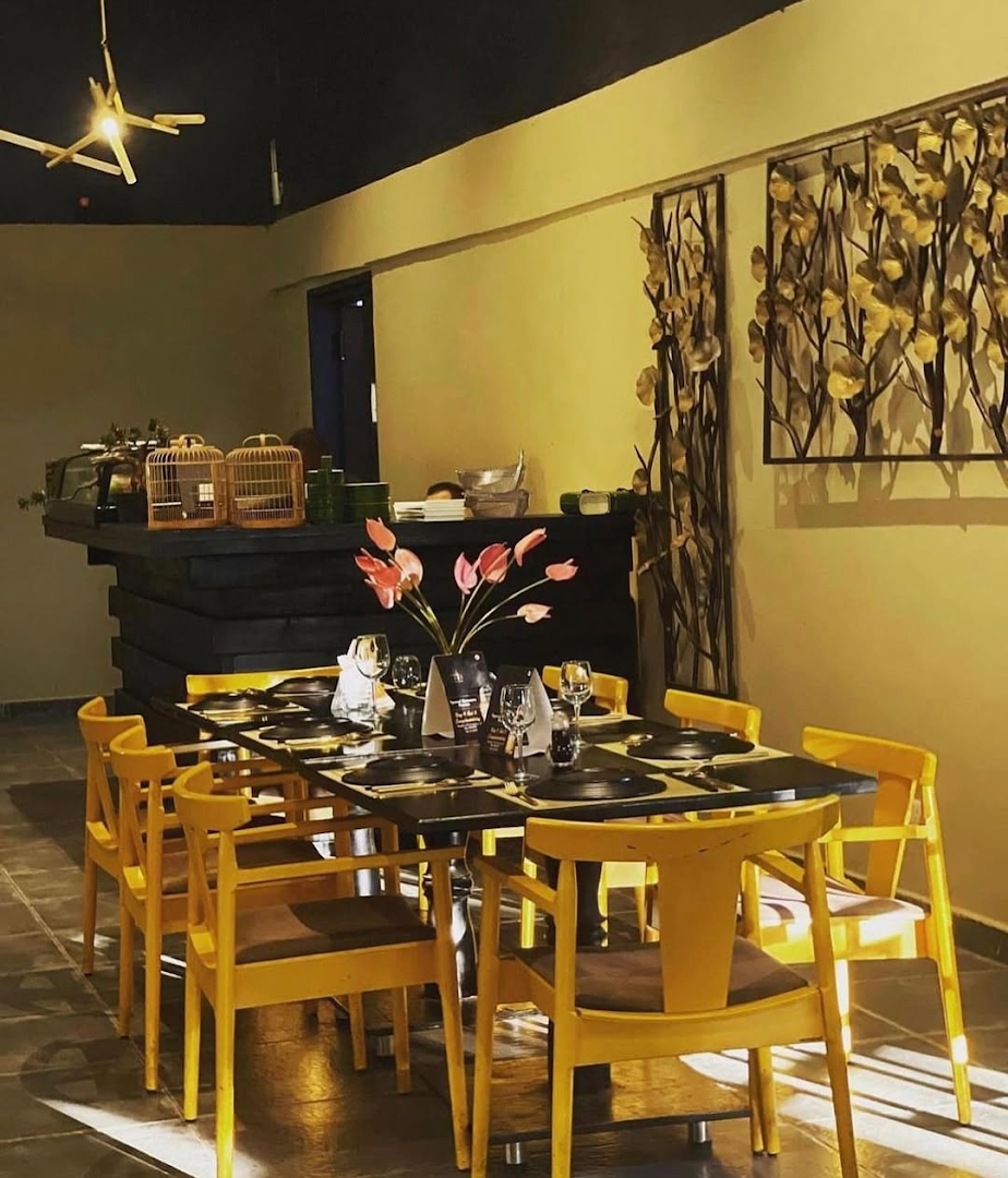 Izumi Restaurant & Lounge: inviting restaurant interior atmosphere
