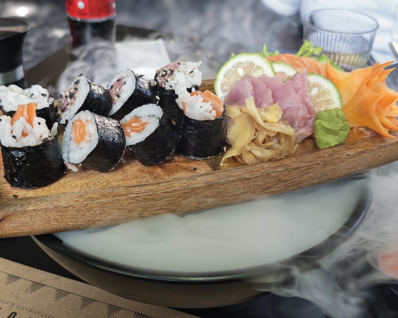 Izumi Restaurant & Lounge: appetizing presentation of sushi platter