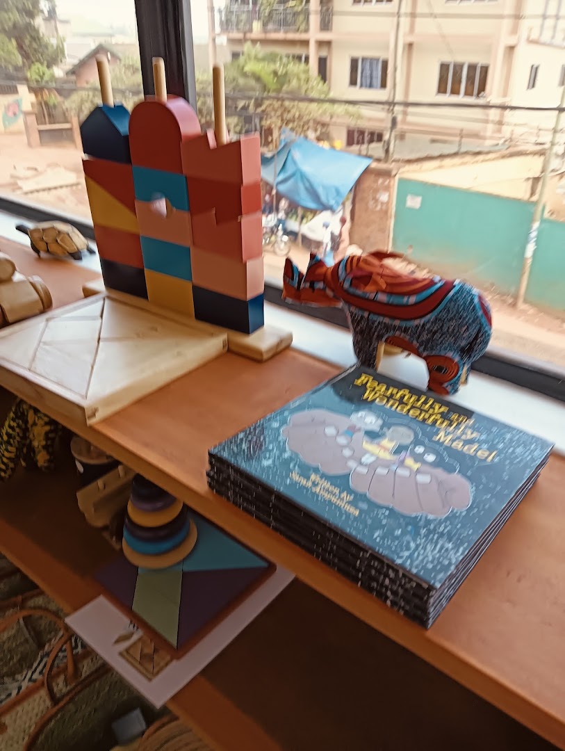 Sawe Creations: clear display of shop products