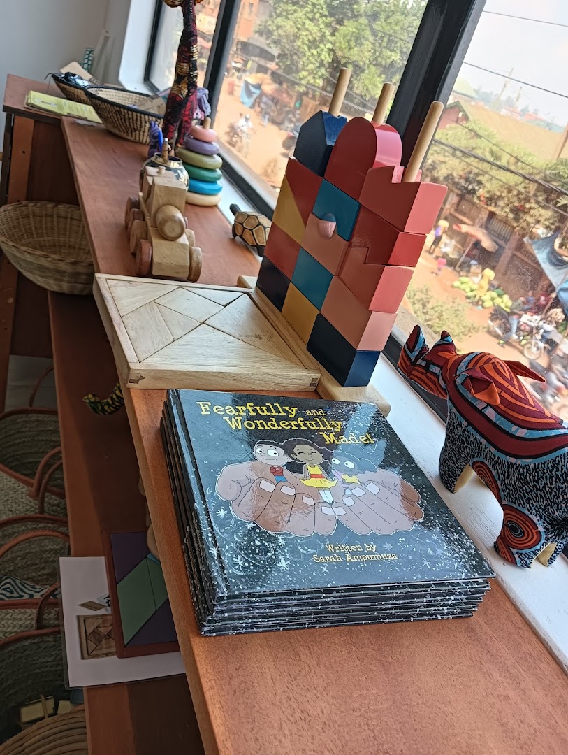 Sawe Creations: clear display of shop products