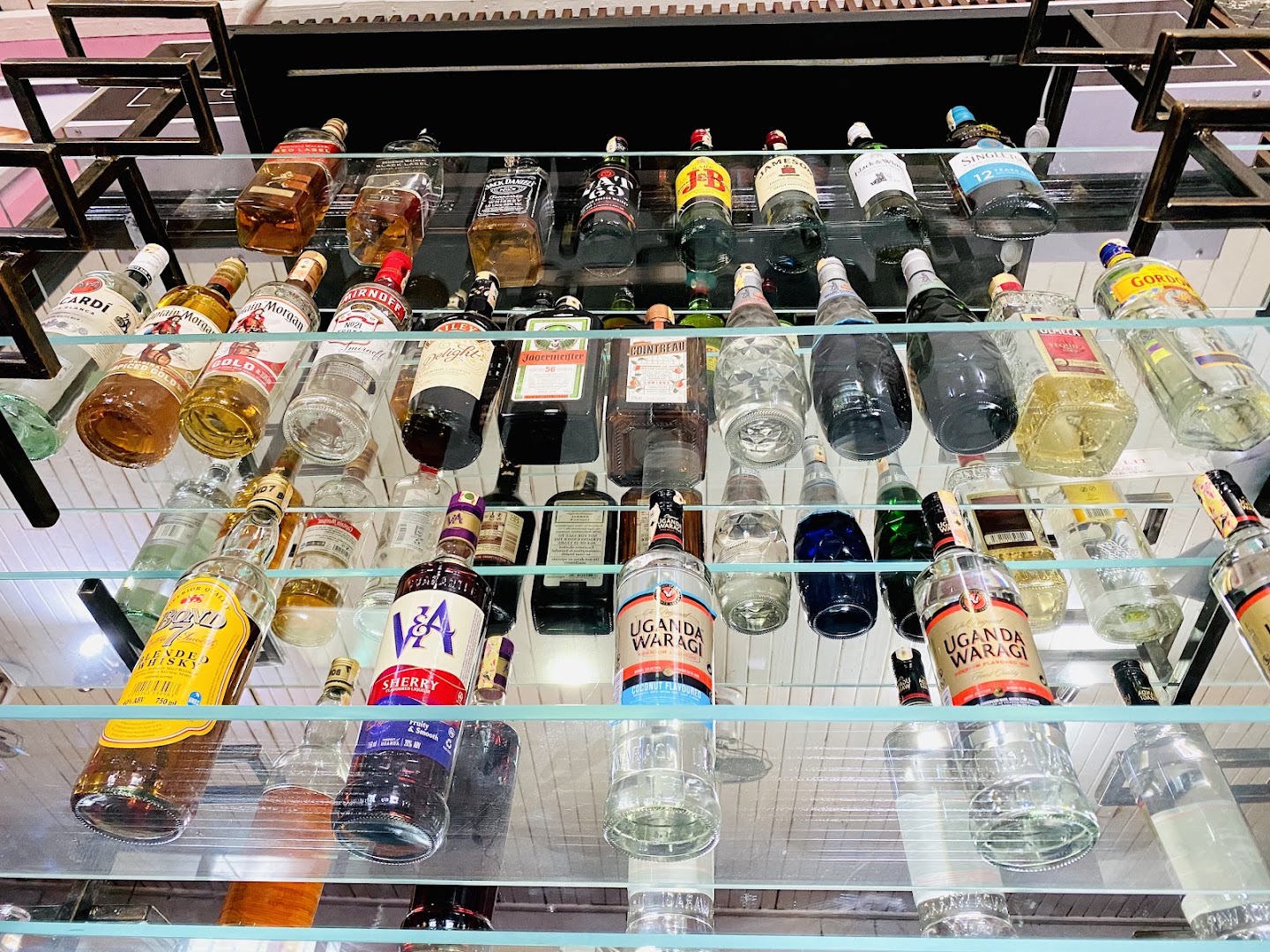 Café de Lit: clear display of bar stock
