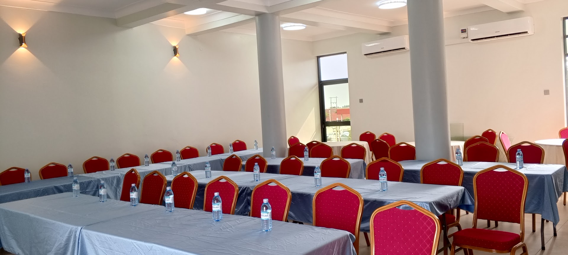 Ngabu Hotel: clear photo of dining area