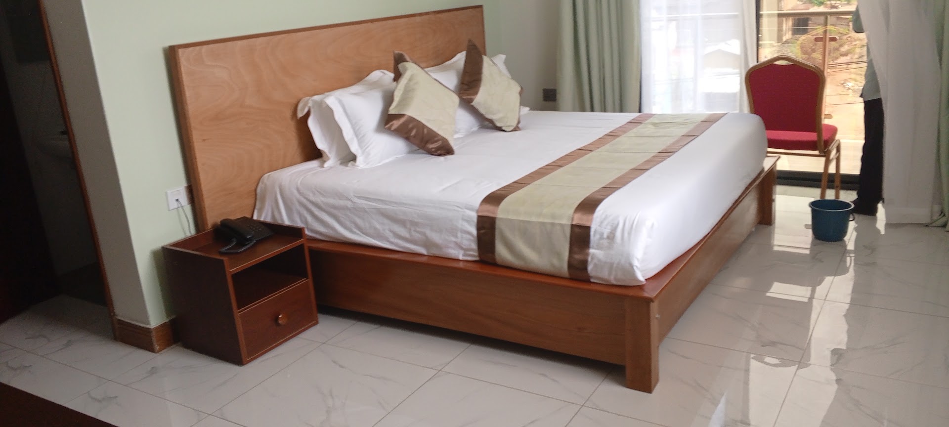 Ngabu Hotel: clean and professional hotel room
