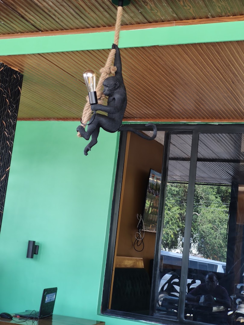 Sailors Cafe & Lounge: unique decor adds character