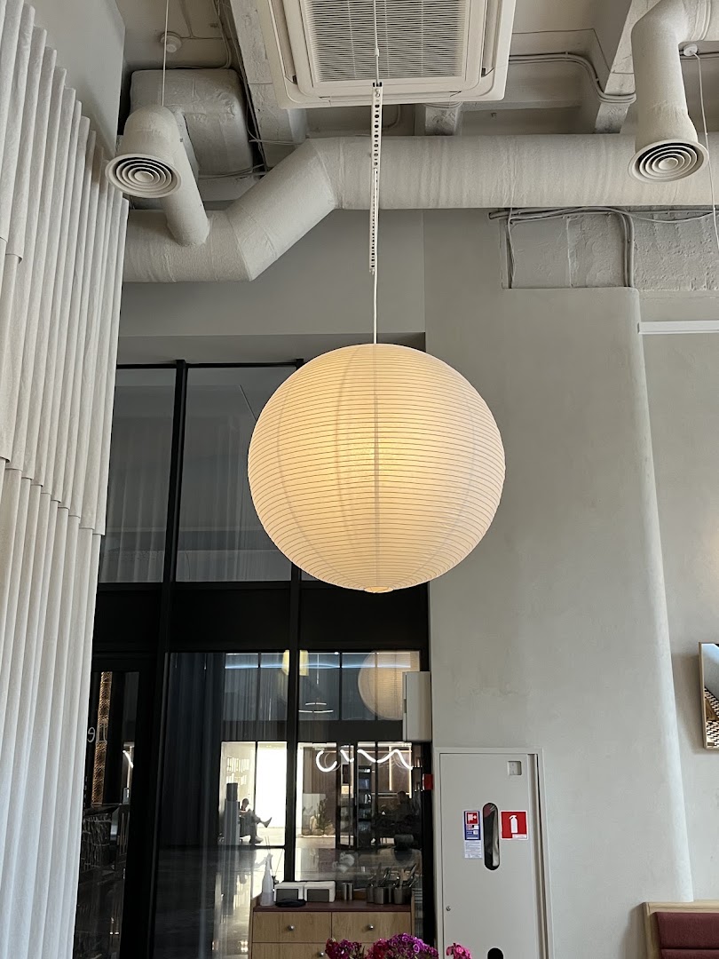 Deinde: clean aesthetic interior shot