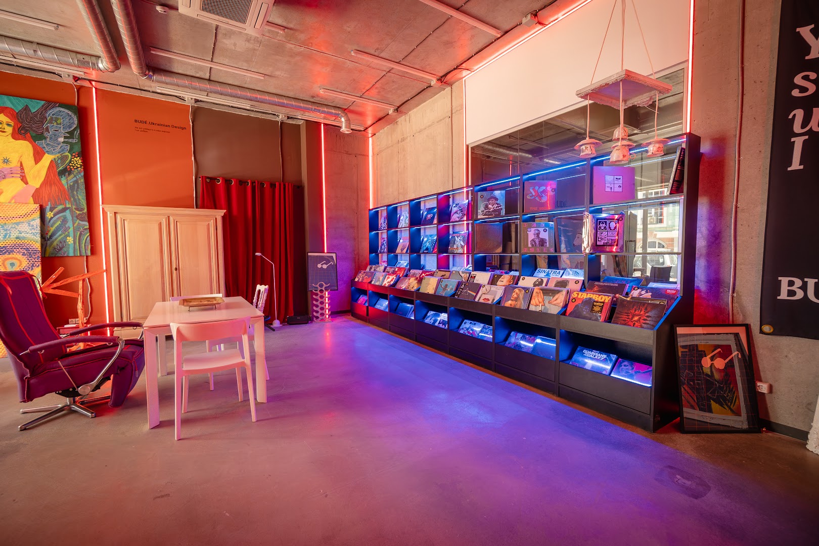 Just Punk Tea Vozdvyzhenka: venue interior and atmosphere
