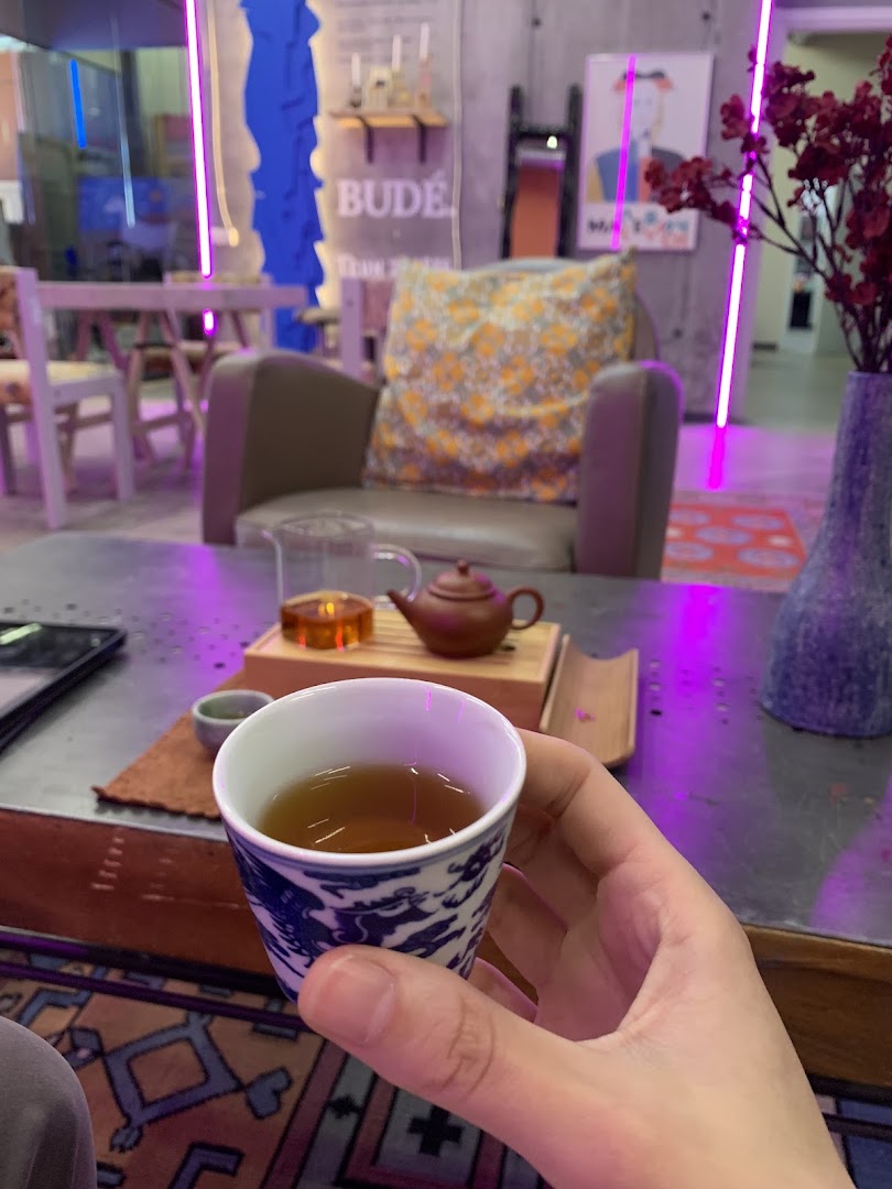 Just Punk Tea Vozdvyzhenka: inviting atmosphere and tea service