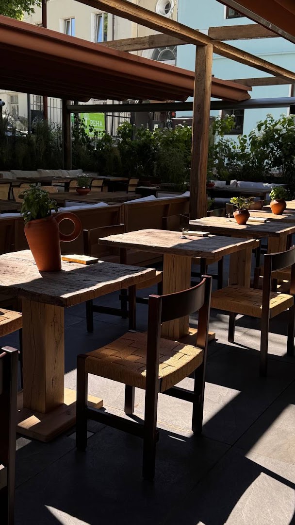 Steppe: inviting terrace atmosphere and decor