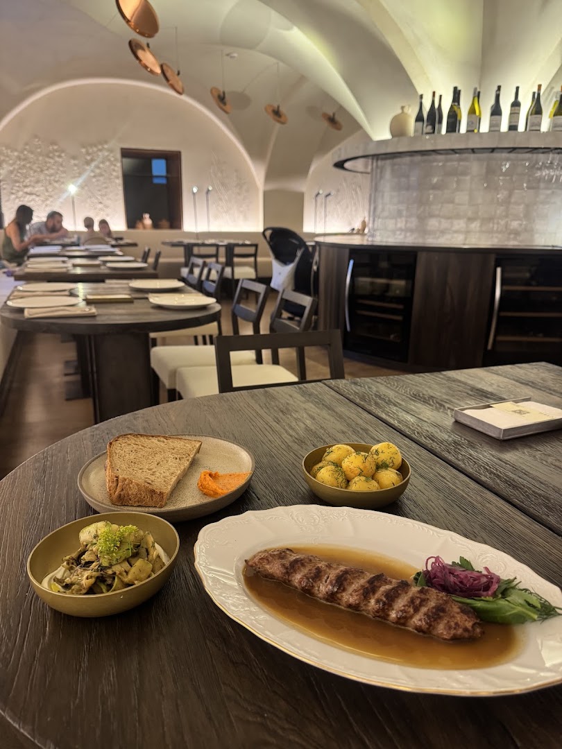 Steppe: appetizing food and inviting atmosphere