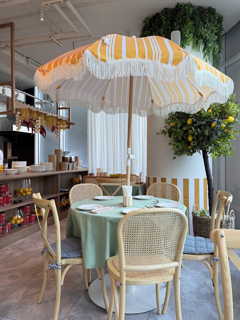 Umore e Cucina: attractive, high-quality restaurant interior shot