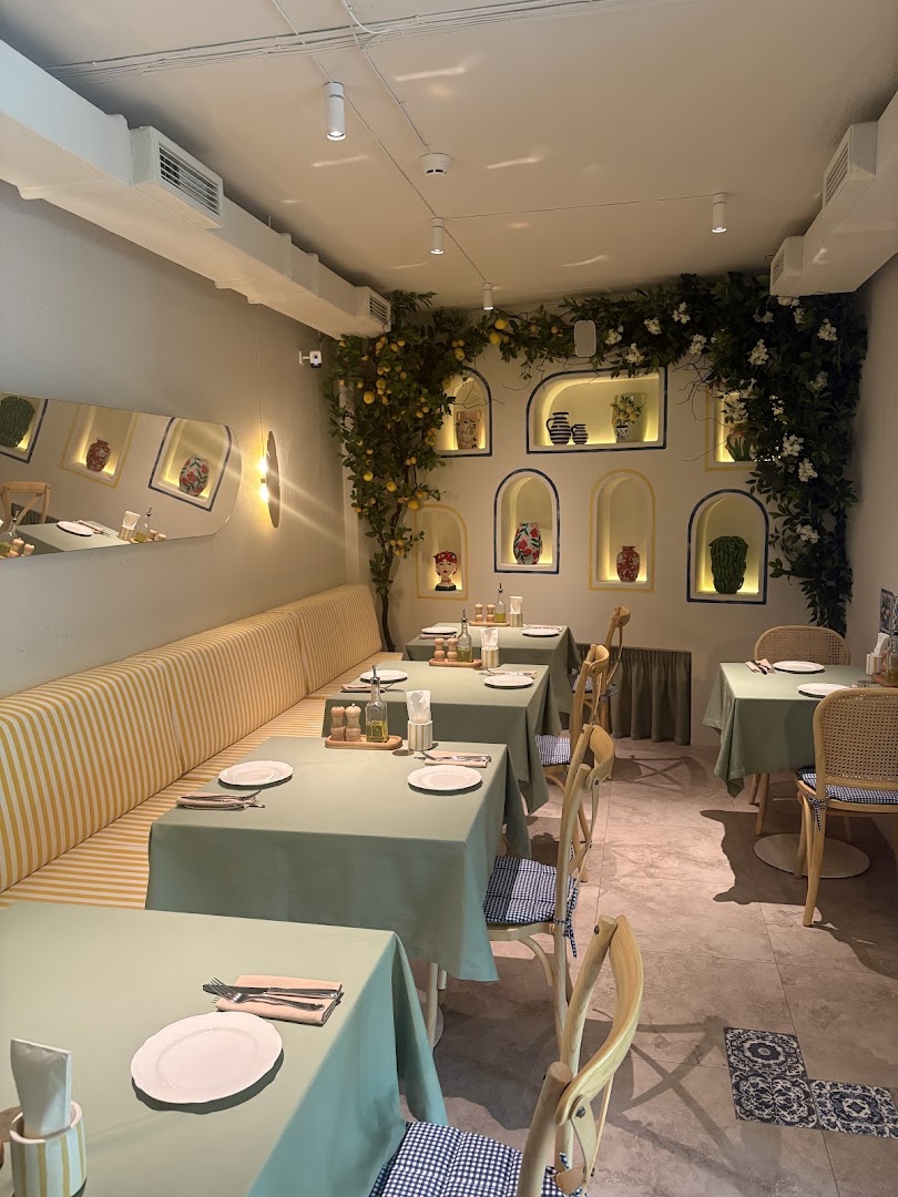 Umore e Cucina: attractive, well-lit restaurant interior