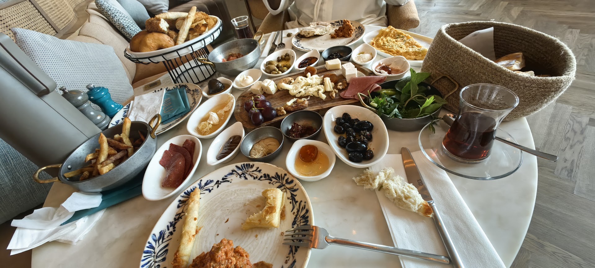 Avlu: appetizing breakfast spread photo