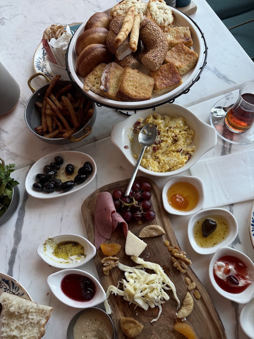 Avlu: appetizing breakfast spread photo