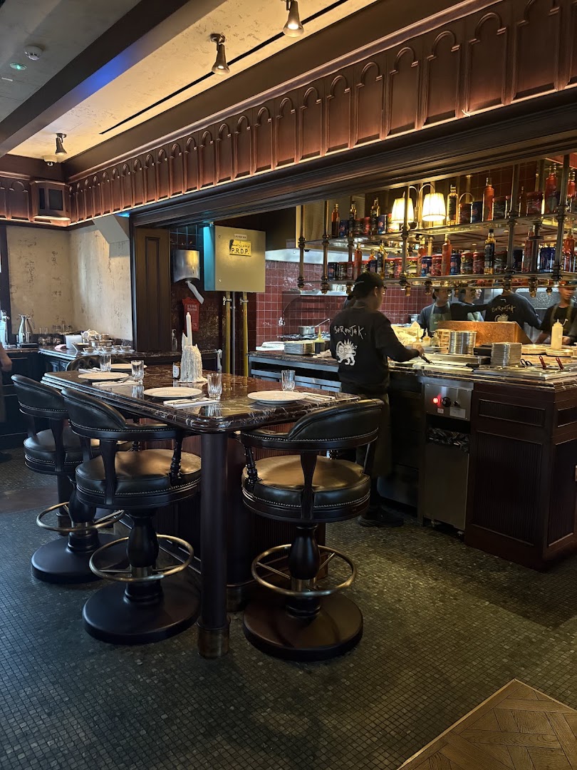 Berenjak: restaurant atmosphere and staff