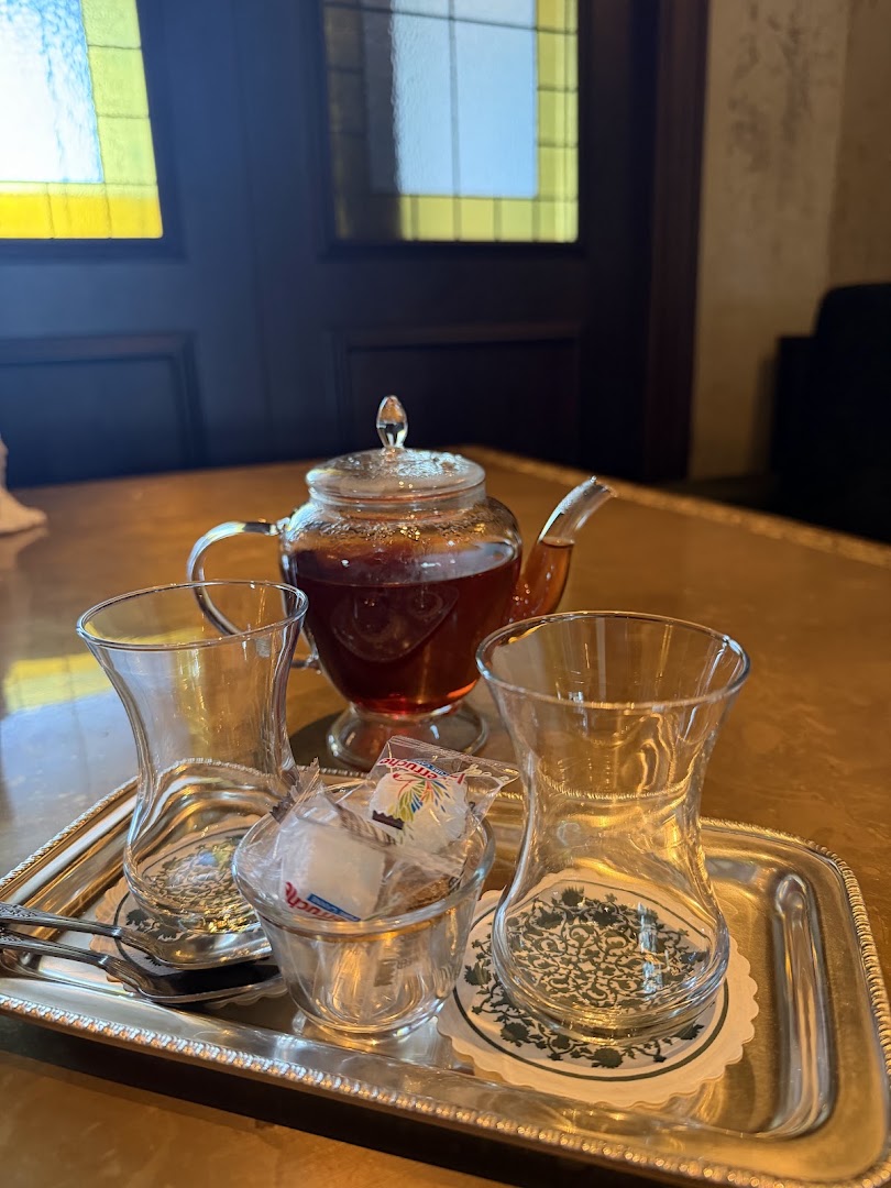 Berenjak: appetizing tea service presentation