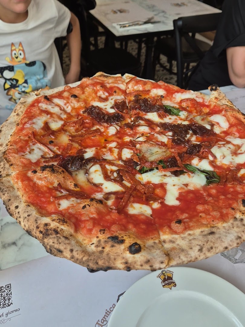 L'Antica Pizzeria da Michele: appetizing photo of restaurant pizza