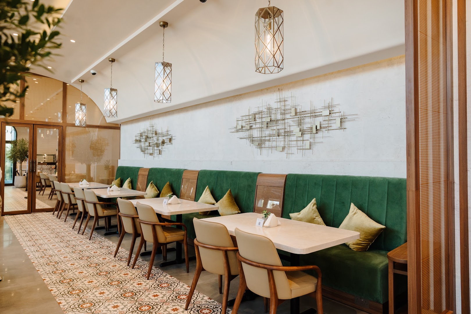 Levant Oriental: professional interior shot of restaurant