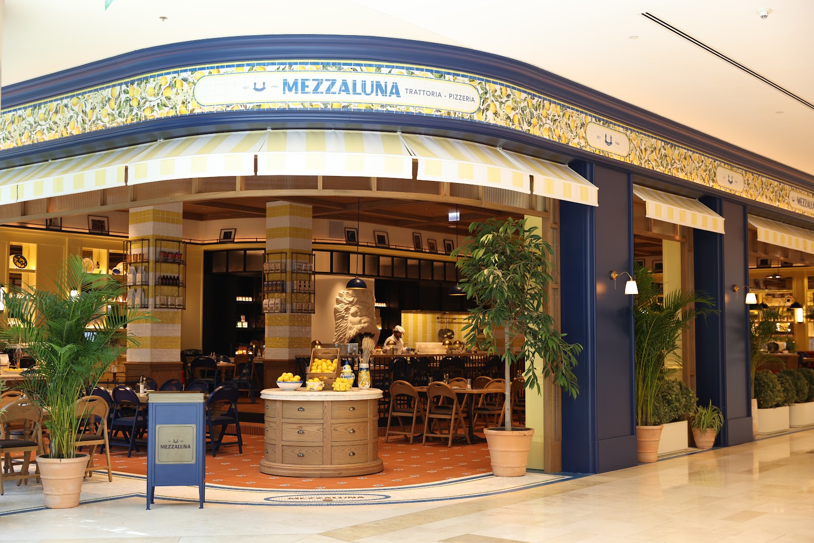 Mezzaluna: clear, professional shot of exterior