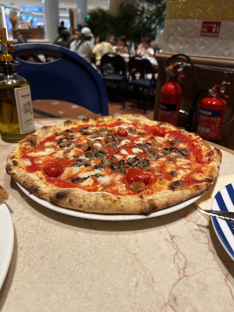 Mezzaluna: appetizing photo of restaurant food