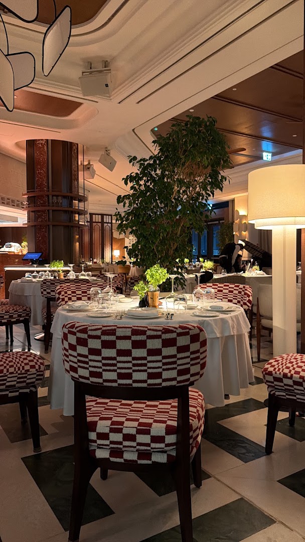 Novikov Abu Dhabi: high quality restaurant interior shot