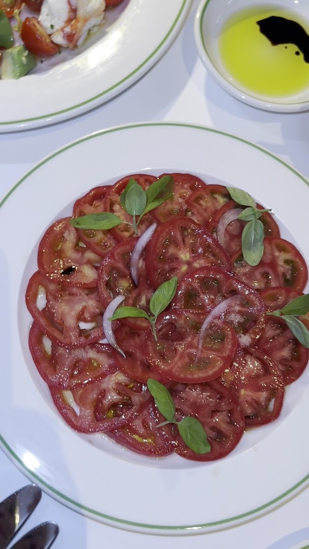 Novikov Abu Dhabi: high quality food photography