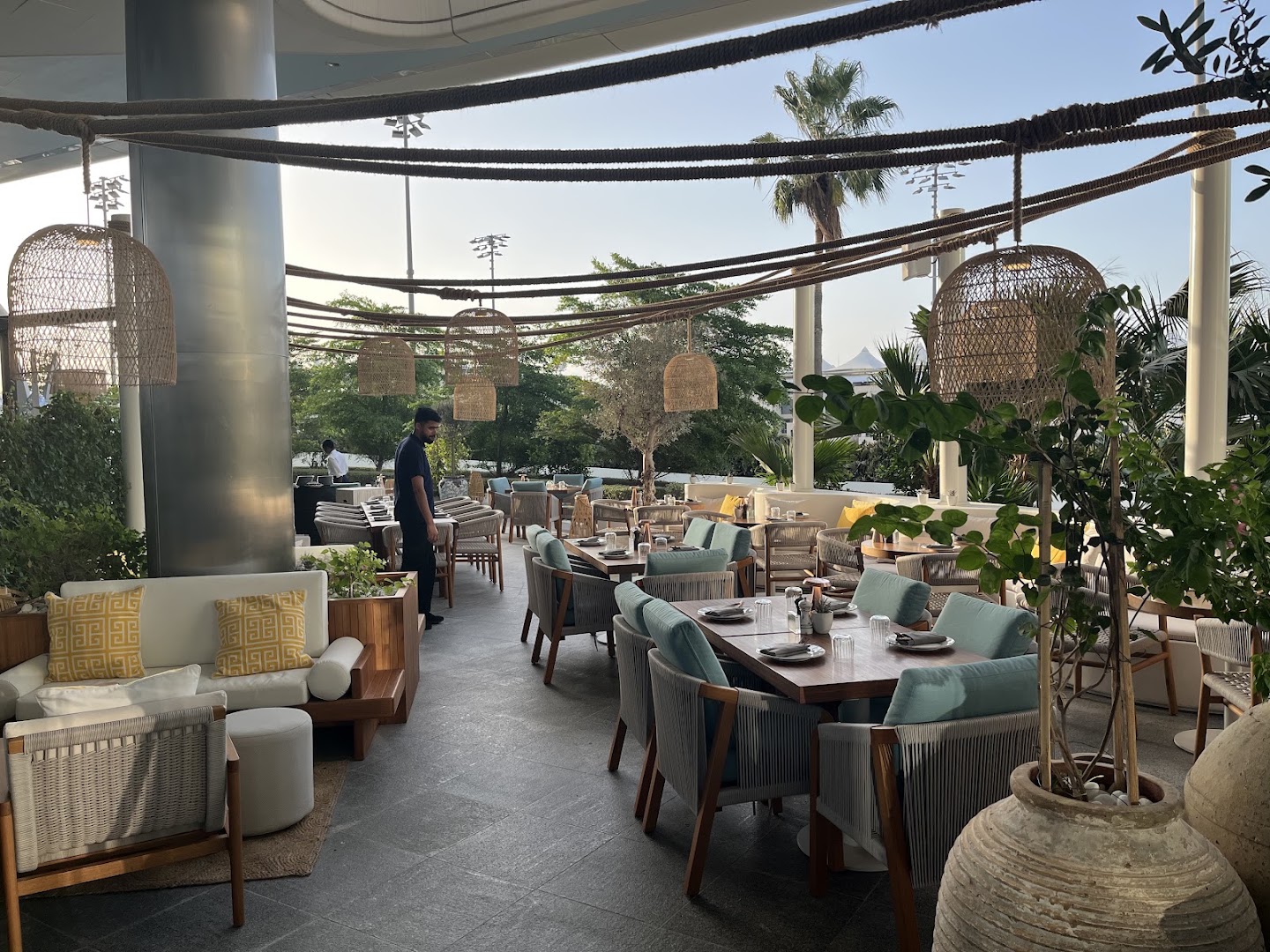 Pappas Taverna: attractive and inviting restaurant terrace