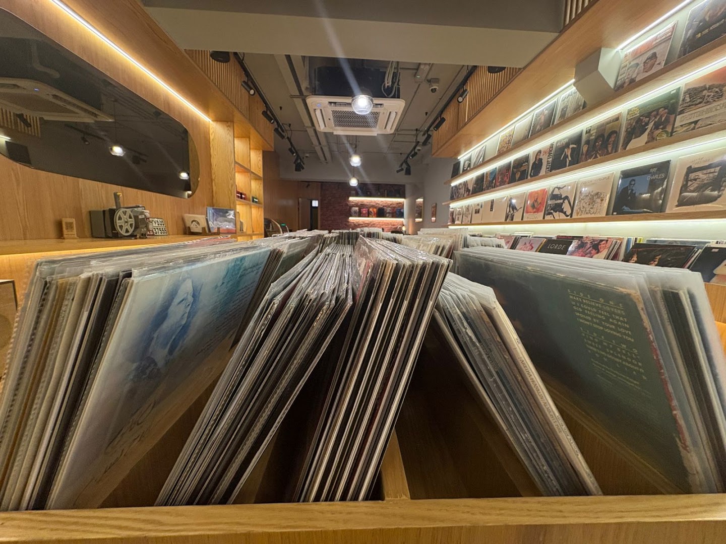 Peninsula Records: high quality shop interior photo